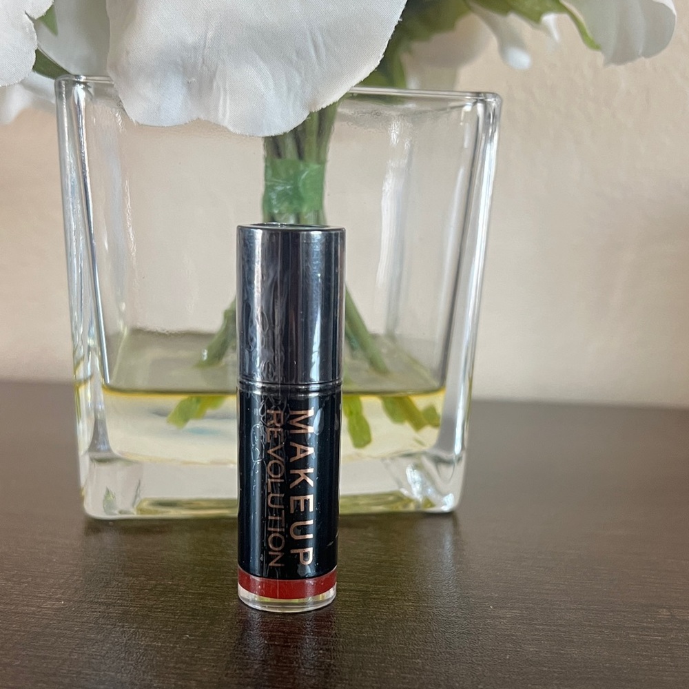 Makeup Revolution Lipstick Reckless